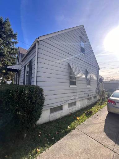 Main picture of 9334 McCracken Blvd