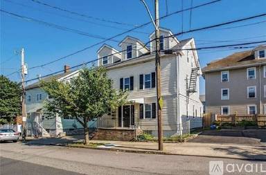 Main picture of 5 Trenton St
