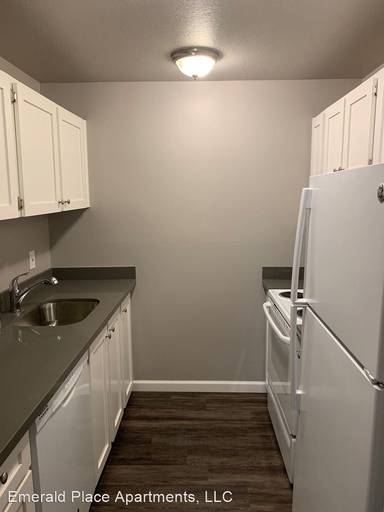 Main picture of Emerald Place Apartments