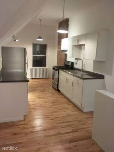 Main picture of 6 Center St