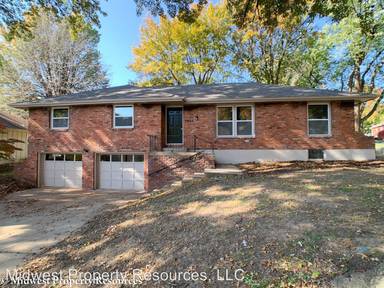 Main picture of 1305 SW Sunrise Dr