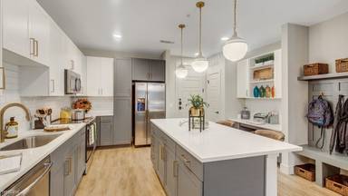 Main picture of 711 W Canty St