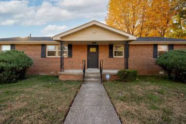 Main picture of 218 S University St