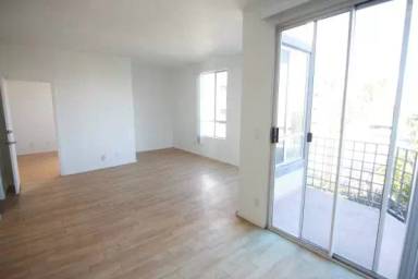 Main picture of 884 Palm Ave