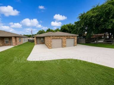 Main picture of 8006 Doreen Ave