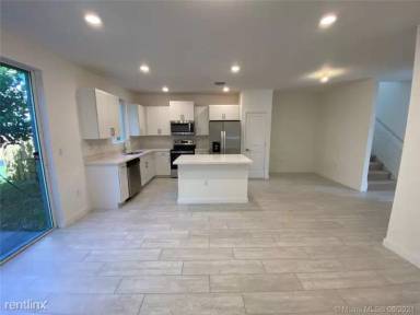 Main picture of 1048 SE 23rd Ter