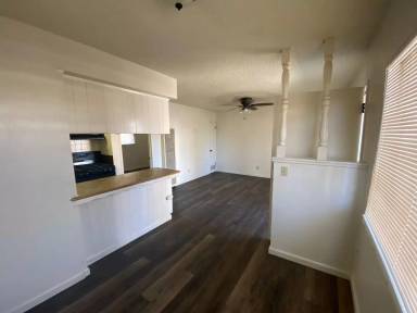 Main picture of 407 E 10th St