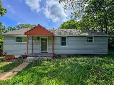 Main picture of 2727 S Vermont Ave