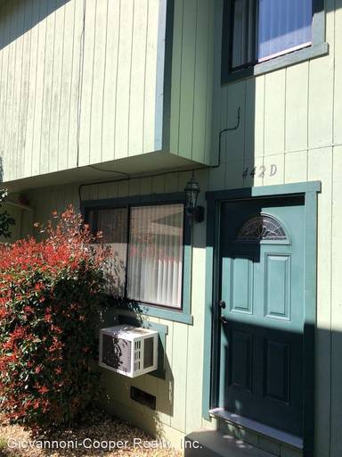 Main picture of 442 W 2nd St