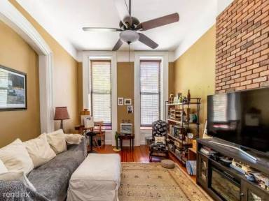 Main picture of 287 Lark St