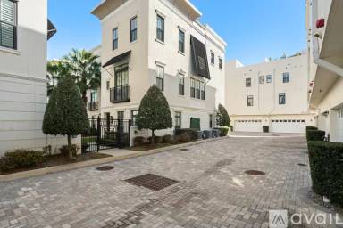 Main picture of 658 Mariposa St