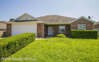 Main picture of 905 SW Navajo Dr