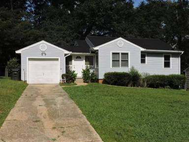 Main picture of 2620 12th Ave E