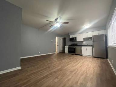 Main picture of 1517 E Royall Pl