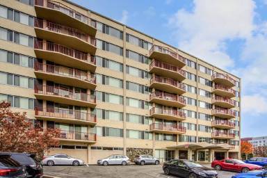 Main picture of 5353 Columbia Pike