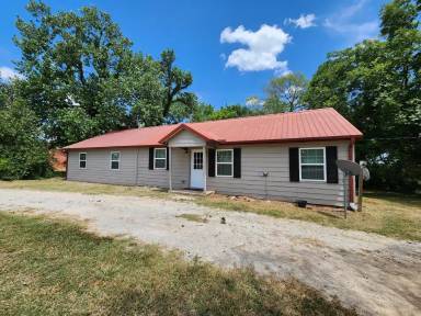 Main picture of 752 S Main St