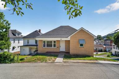 Main picture of 300 Ash Ave