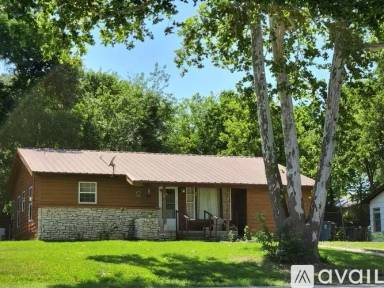 Main picture of 102 Hillside Dr