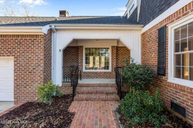 Main picture of 236 Shoreline Dr