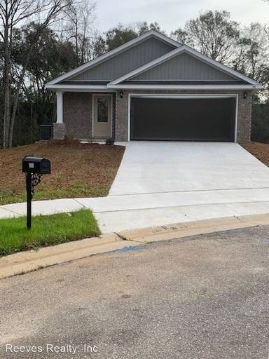 Main picture of 100 Pierce Ct