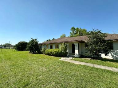 Main picture of 3232 SW 42nd Pl