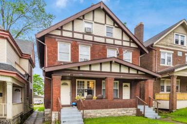 Main picture of 1520 1/2 Summit St