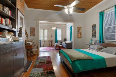 Main picture of 3034 Dauphine St