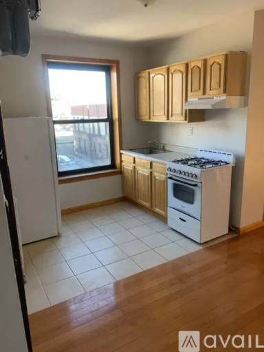 Main picture of 328 E 14th St