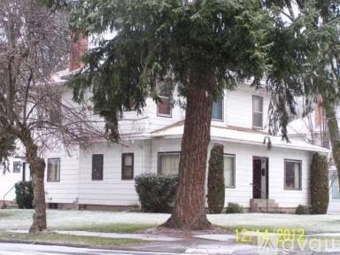 Main picture of 155 S Poplar St