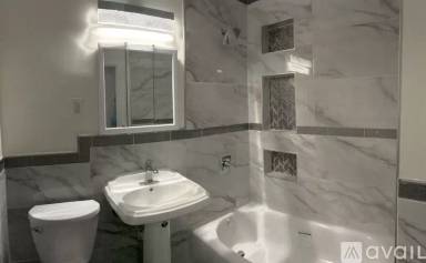 Main picture of 1107 W Russell Pl