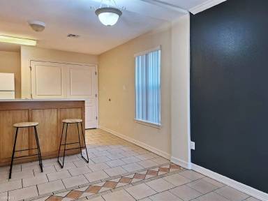 Main picture of 1903 Maria Isabel Dr