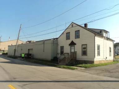Main picture of 102 W Douglas St