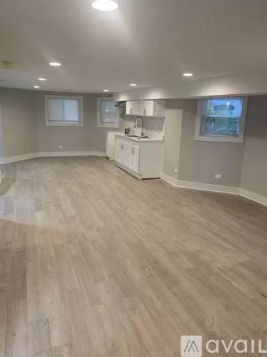 Main picture of 4901 W Hutchinson St