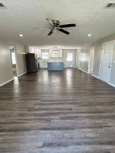 Main picture of 101 Ridgefield Dr