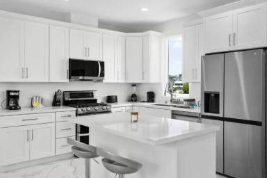 Main picture of 119 S Rios Ave
