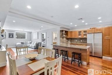 Main picture of 440 Commercial St