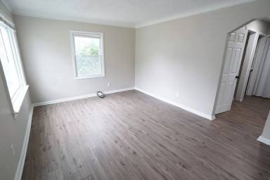 Main picture of 19446 Rutherford St