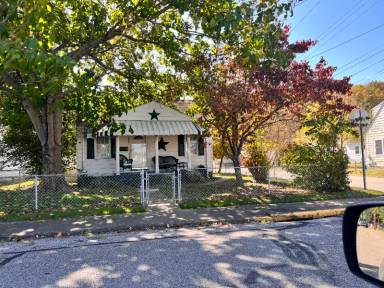 Main picture of 5035 Indiana St