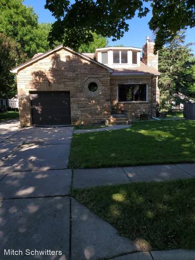 Main picture of 815 4th St SE