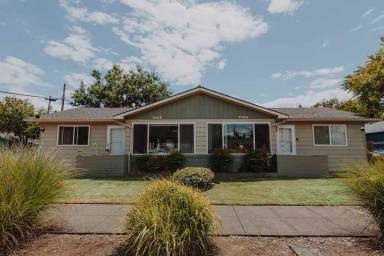 Main picture of 7124 SE Martins St