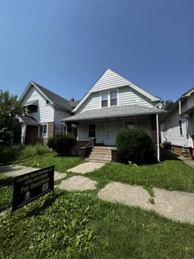 Main picture of 319 E Streicher St