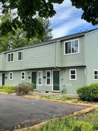 Main picture of 3201 SE Wake St