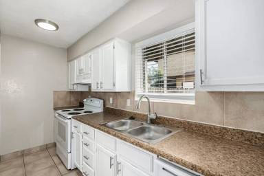 Main picture of 707 W 1st Ave