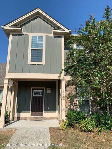 Main picture of 1705 Stone Castle Dr NE