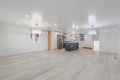 Main picture of 221 W 5th St