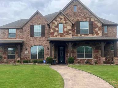 Main picture of 302 Waterford Ln