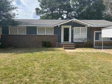 Main picture of 3113 Huntley St