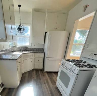 Main picture of 661 36th St