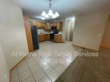 Main picture of 933 N Madison Ave