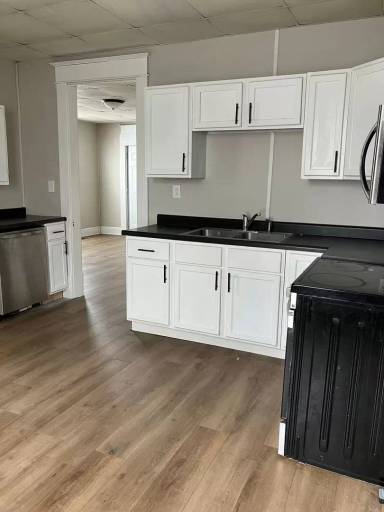 Main picture of 624 2nd Ave
